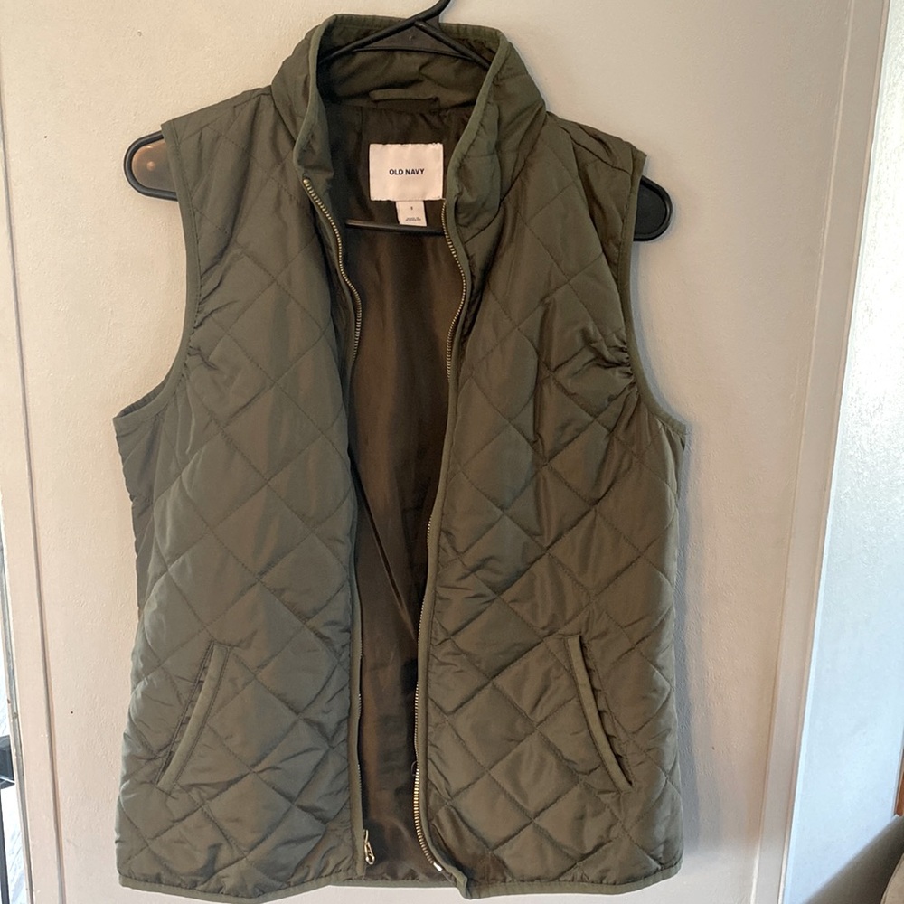 Green old navy quilted vest